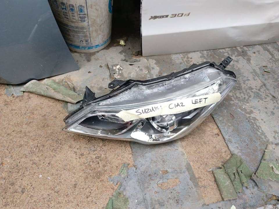Suzuki ciaz left Headlight - Private Seller