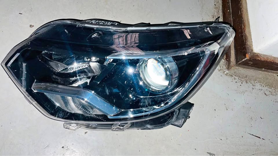 Renault Triber headlight - Private Seller Renault Triber headlight - Private Seller