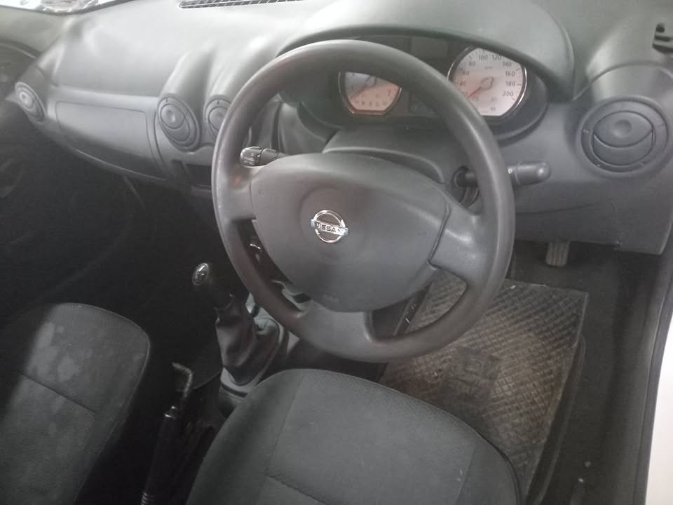 2021 Nissan np200 1.6  Petrol,Manual  White color  Sparekey  72000KM