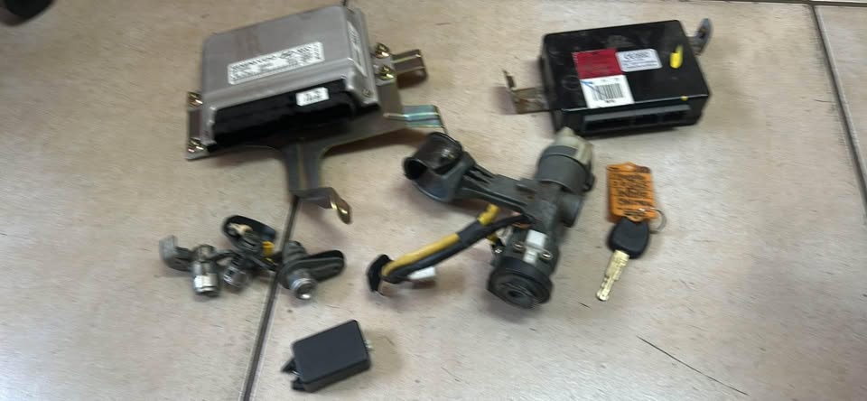 Hyundai Tucson GLS 2.0 Lockset For Sale @Circle 7 Used Parts Call or WhatsApp - Private Seller