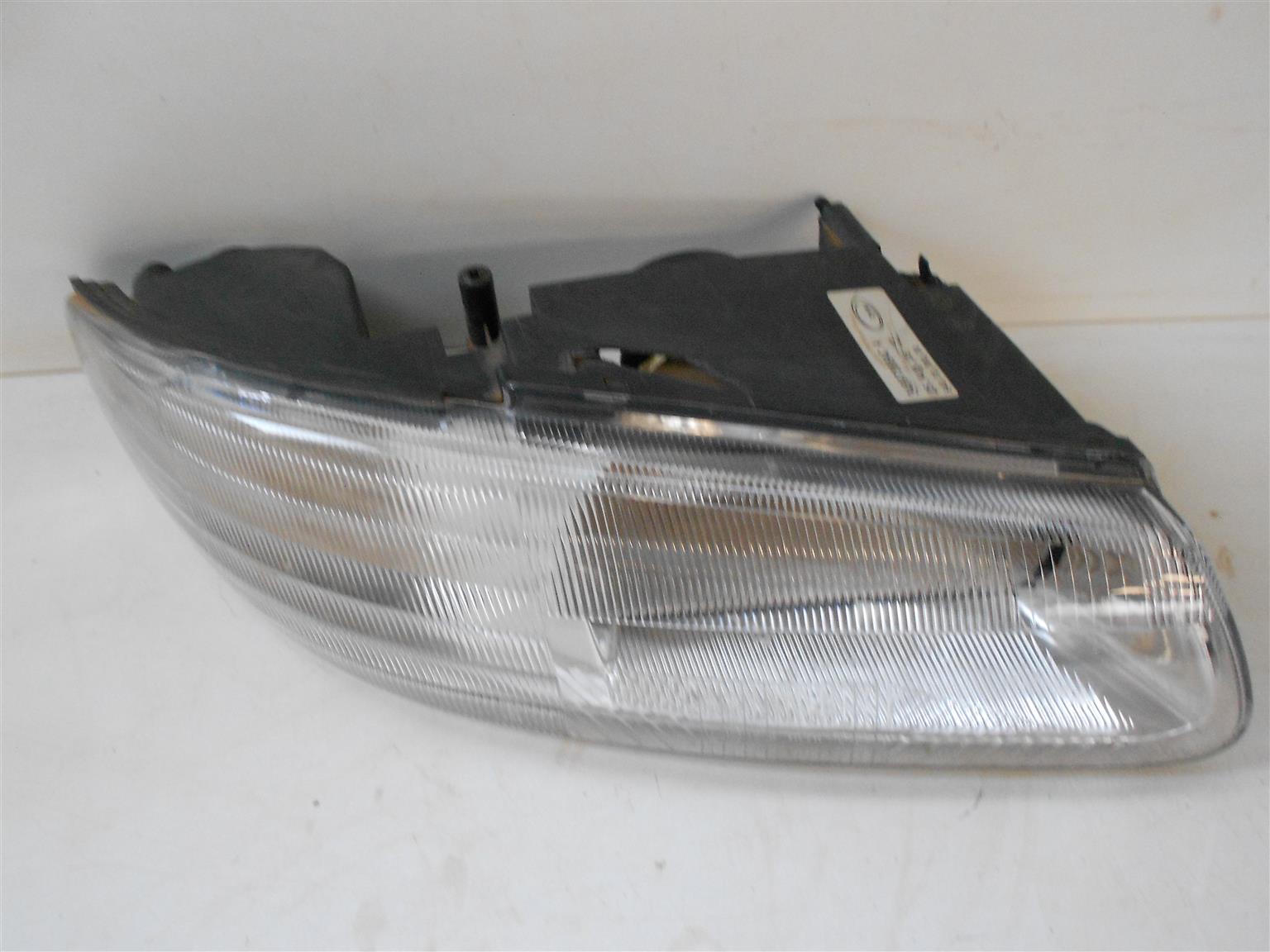Chrysler Voyager 3 1997 Right Headlight - Private Seller
