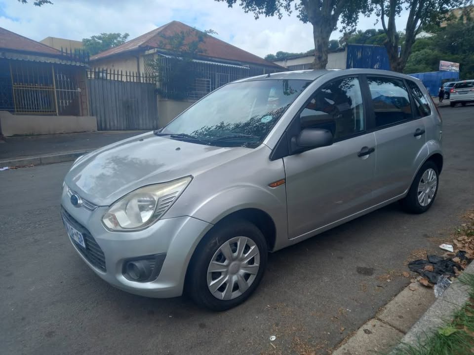 2014 Ford Figo 1.4 Hatchback,  Manual, Silver, 114000kms