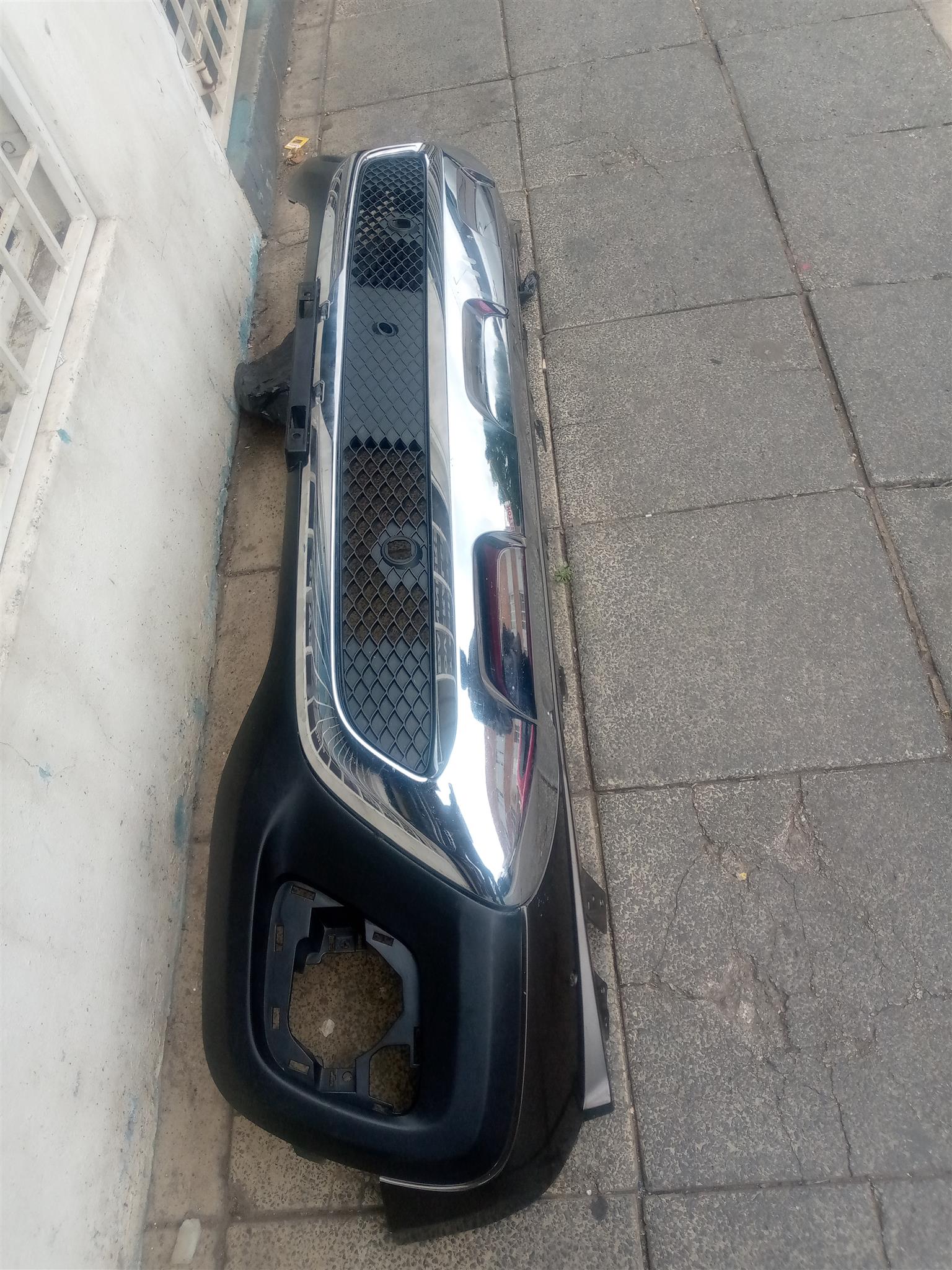 X Bakkie-Pick Up Mercedes Benz Diamond Sliver Croom Grill Lower Bumper For Sale - Private Seller