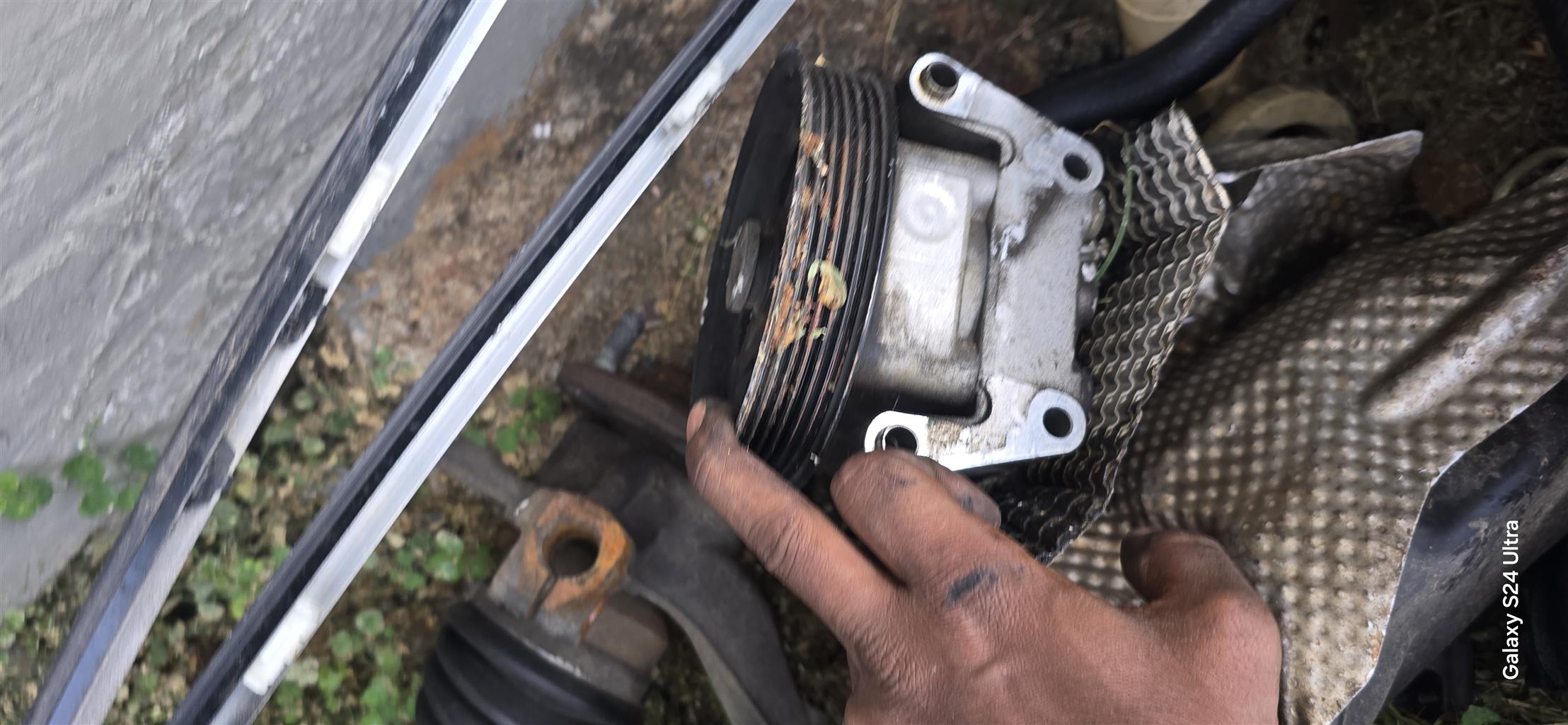 Jaguar Xtype X400 2.1Petrol Power steering pump in good condition. - Private Seller Jaguar Xtype X400 2.1Petrol Power steering pump in good condition. - Private Seller