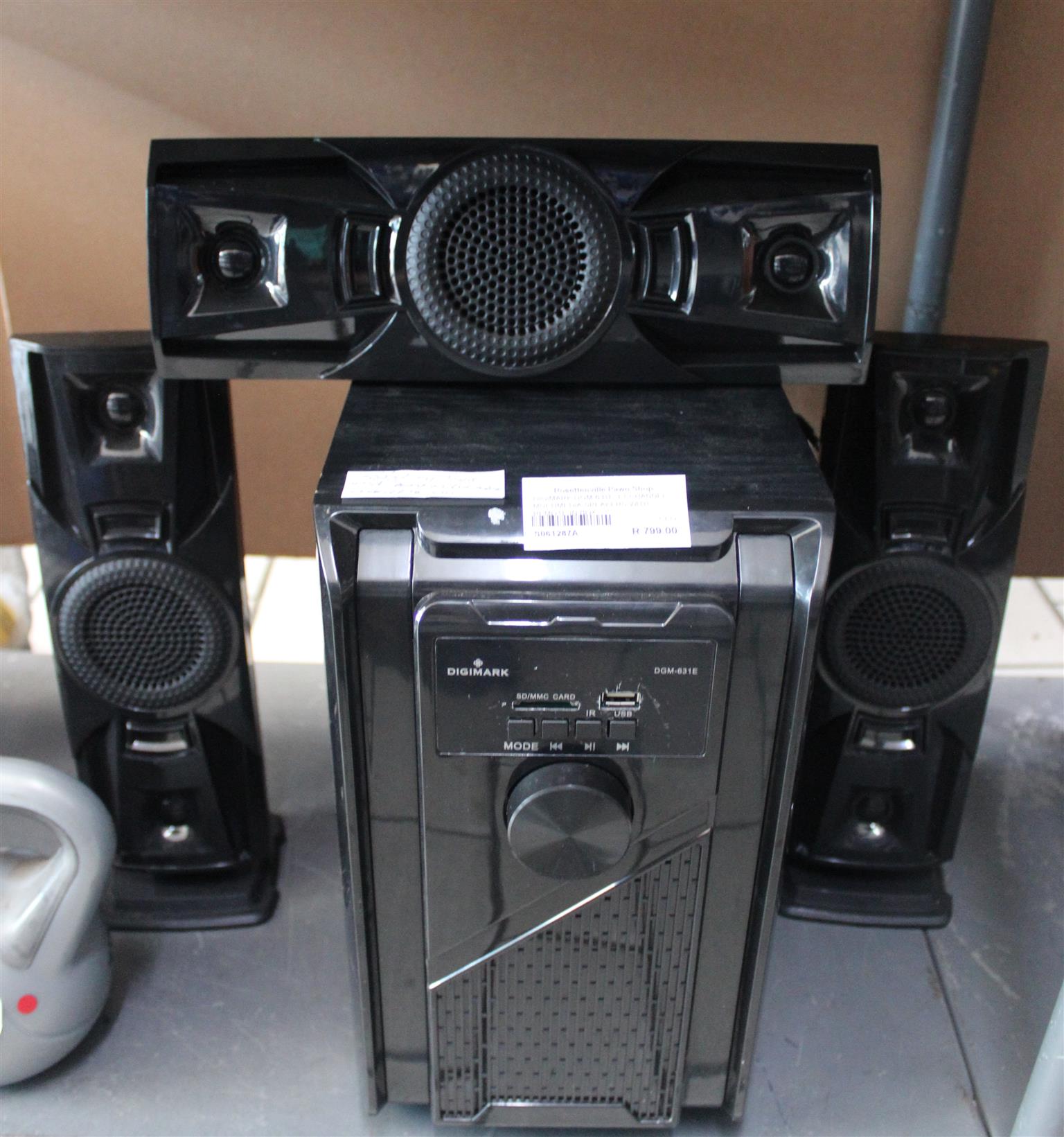 DIGIMARK DGM-631E 3.1 CHANNEL MULTIMEDIA SPEAKERS WITH REMOTE IN BOX S061287A DIGIMARK DGM-631E 3.1 CHANNEL MULTIMEDIA SPEAKERS WITH REMOTE IN BOX S061287A