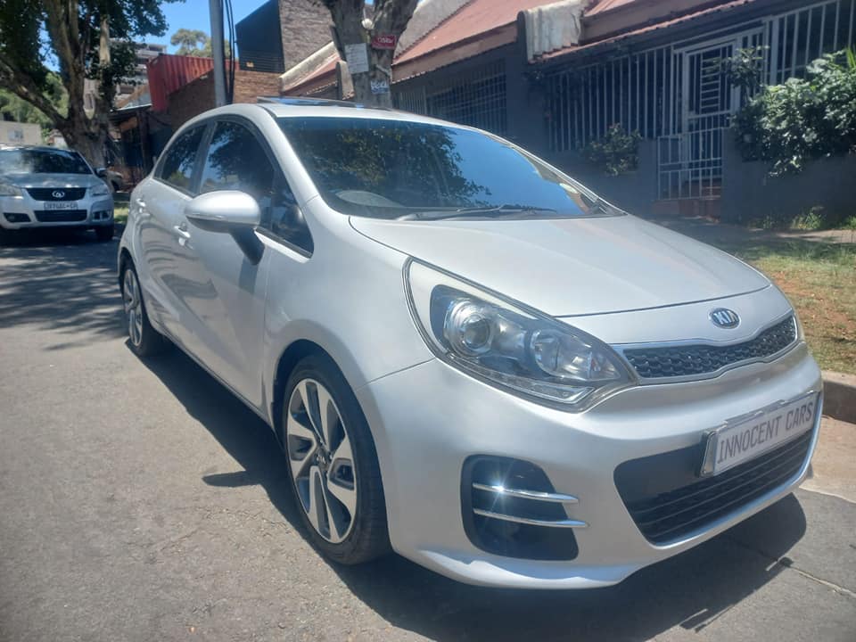 2015 KIA RIO HATCHBACK 1.4 PETROL, MANUAL, SILVER COLOR, MILEAGE 78000KMS