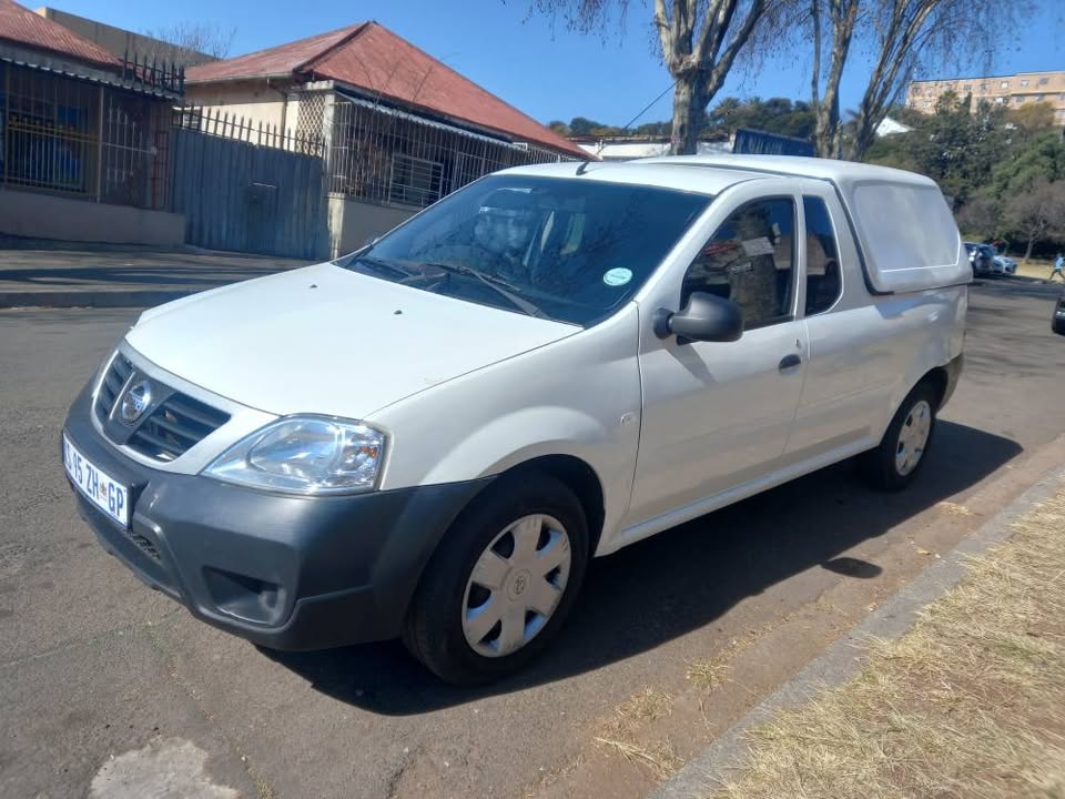 2022 NISSAN NP200 BAKKIE 1.6 MANUAL, PETROL, CANOPY, WHITE, 69000KM