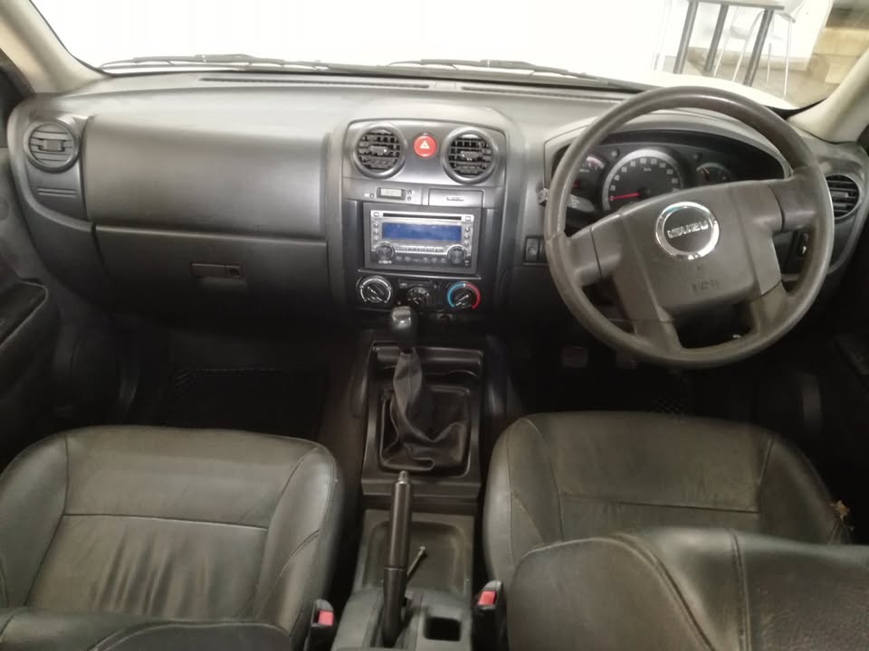 Used Isuzu KB 250D-Teq double cab 4x4 Hi-Rider - Private Seller Used Isuzu KB 250D-Teq double cab 4x4 Hi-Rider - Private Seller