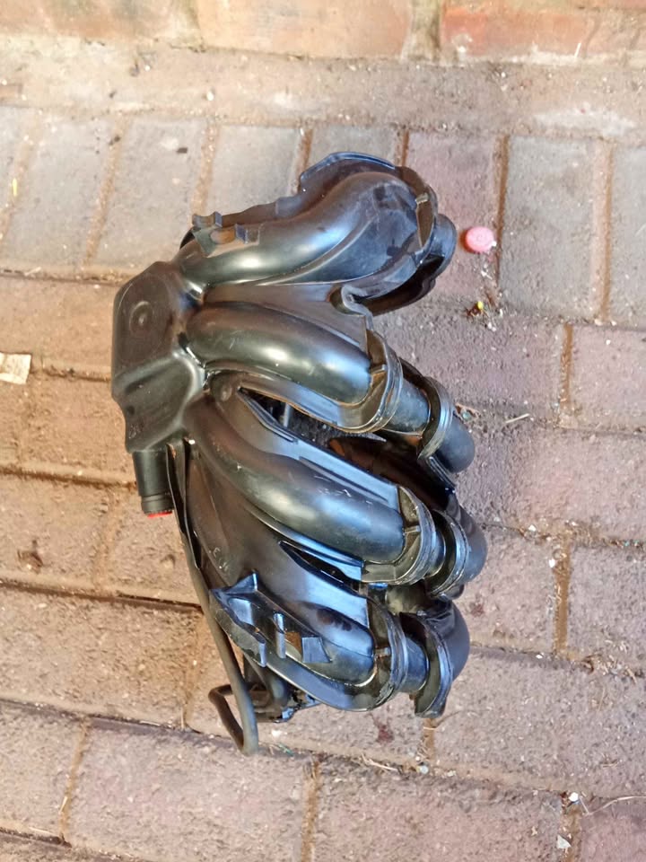 Ford Figo 1.4 Complete Intake Manifold - Private Seller Ford Figo 1.4 Complete Intake Manifold - Private Seller
