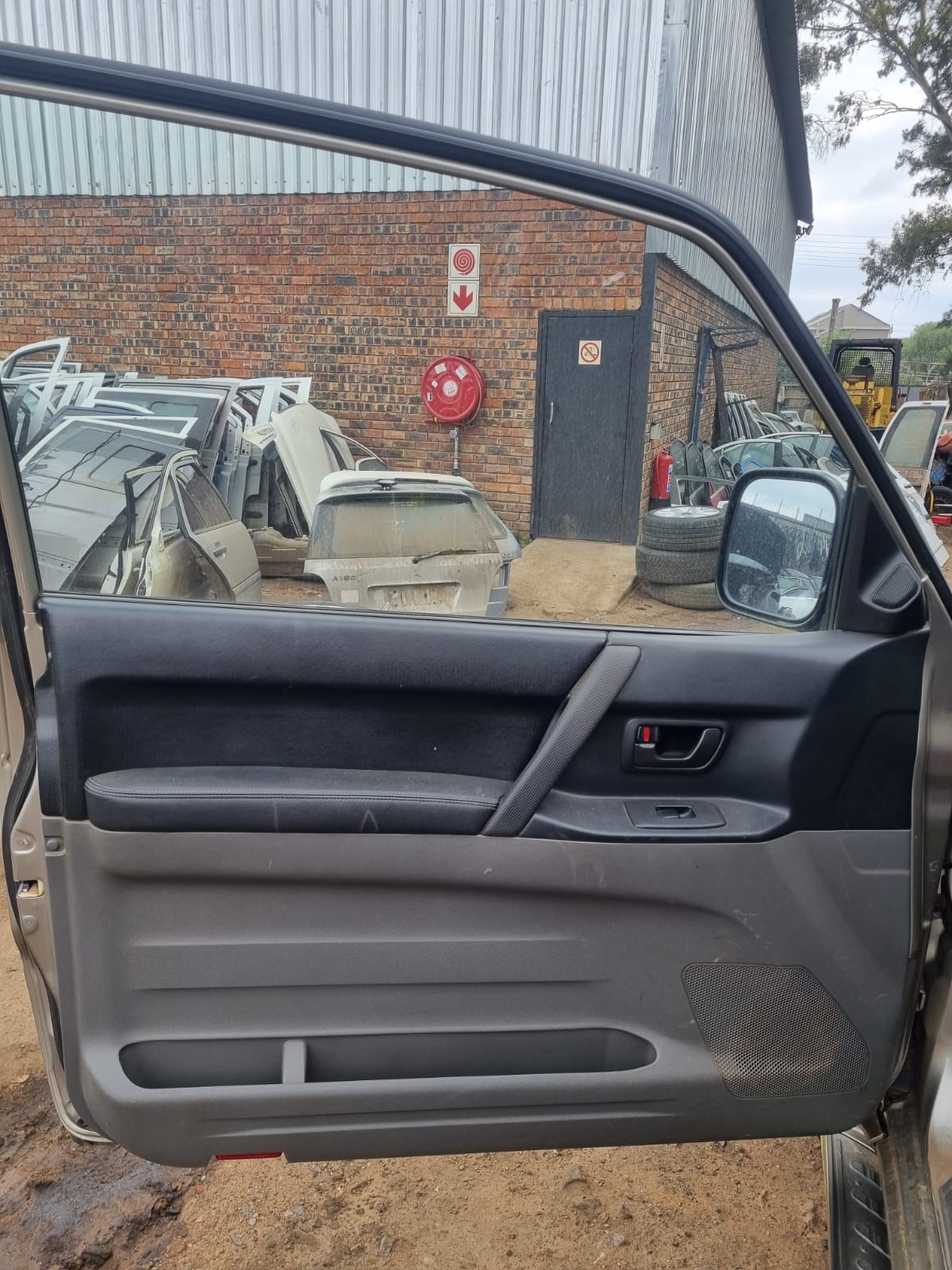 Upgrade your Mitsubishi Pajero Gen 3 with doors and windows - Private Seller Upgrade your Mitsubishi Pajero Gen 3 with doors and windows - Private Seller