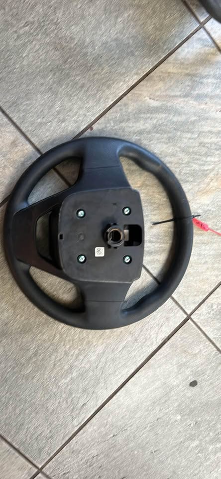 Mahindra KUV 100 Steering Wheel Available @Circle 7 Used Parts Call Or WhatsApp - Private Seller