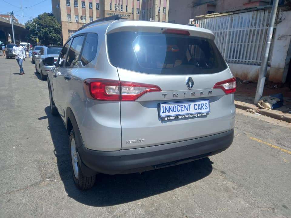 2020 RENAULT TRIBER 1.0 PETROL, MANUAL TRANSMISSION, SILVER COLOUR, MILEAGE 65000KM