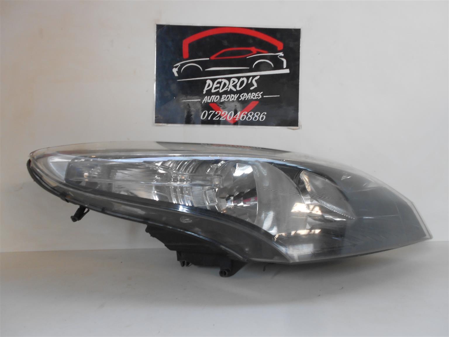 Renault Megane 3 right headlight - Private Seller Renault Megane 3 right headlight - Private Seller