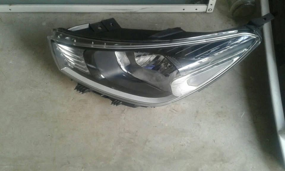 Kia Rio normal headlight - Private Seller Kia Rio normal headlight - Private Seller