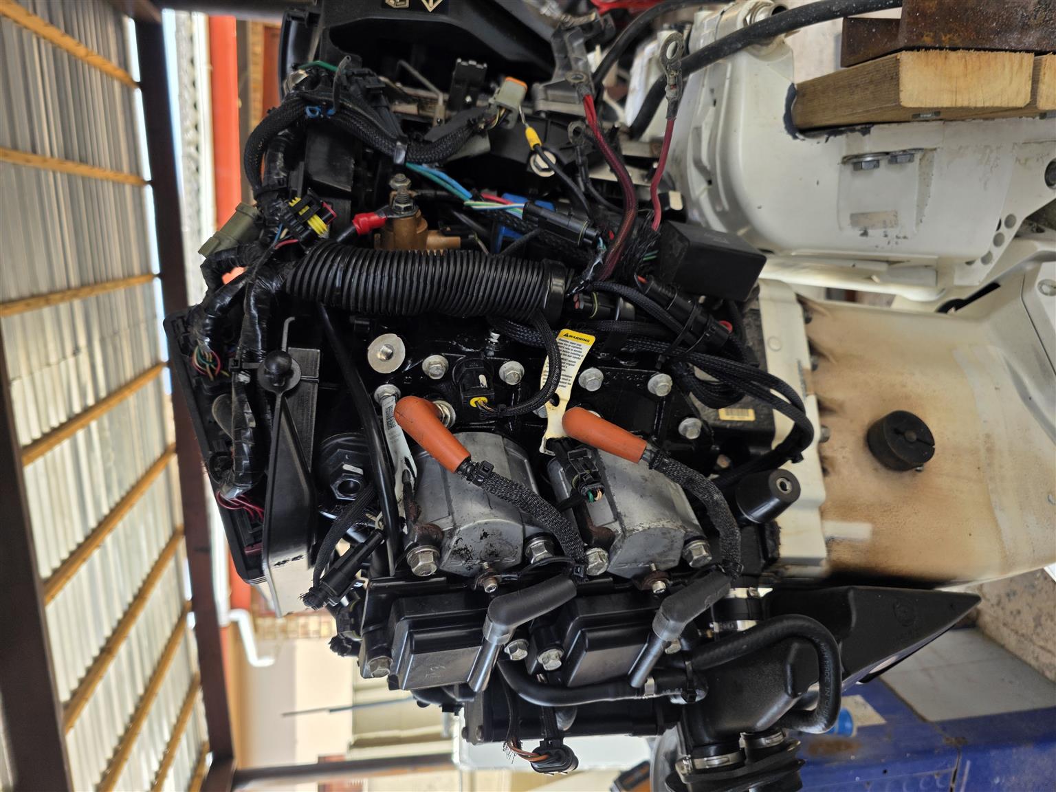 Evinrude etec 130hp  x4 breaking up for spares 3 running condition