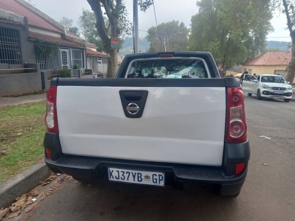 2022 Nissan NP200 1.6i PETROL, Manual, White 80000kms