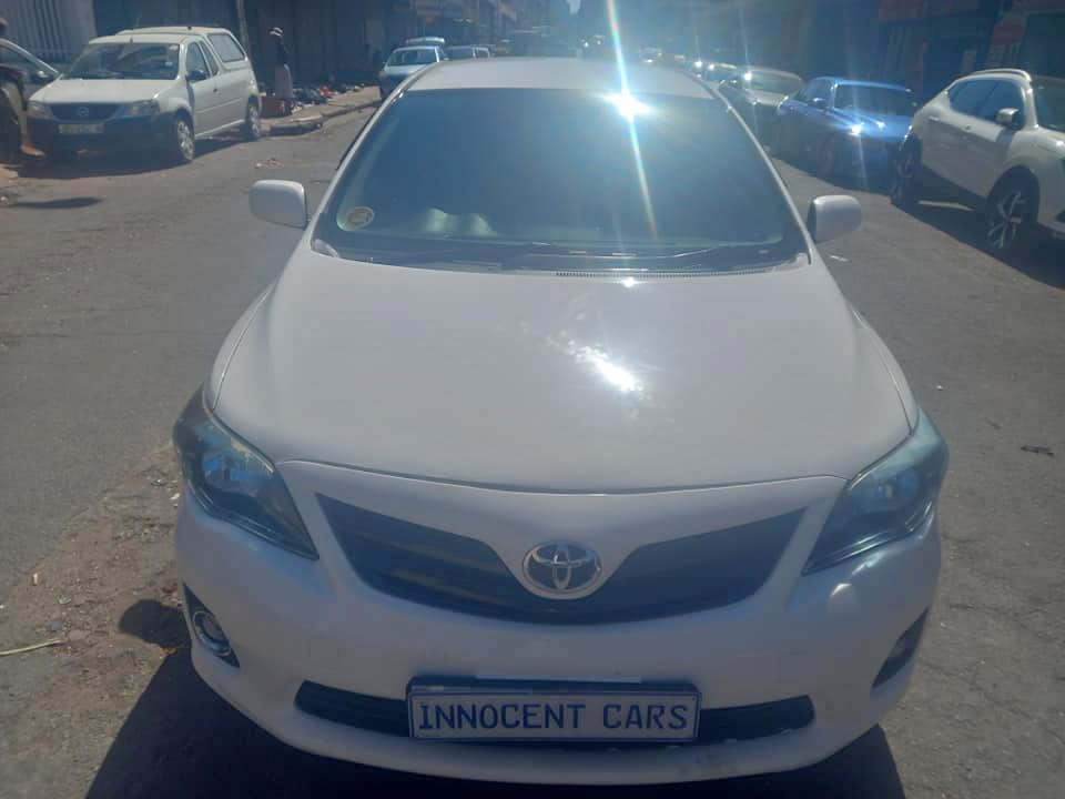 2018 TOYOTA COROLLA QUEST SEDAN 1.6 PETROL, MANUAL TRANSMISSION, WHITE COLOUR, 67000KM