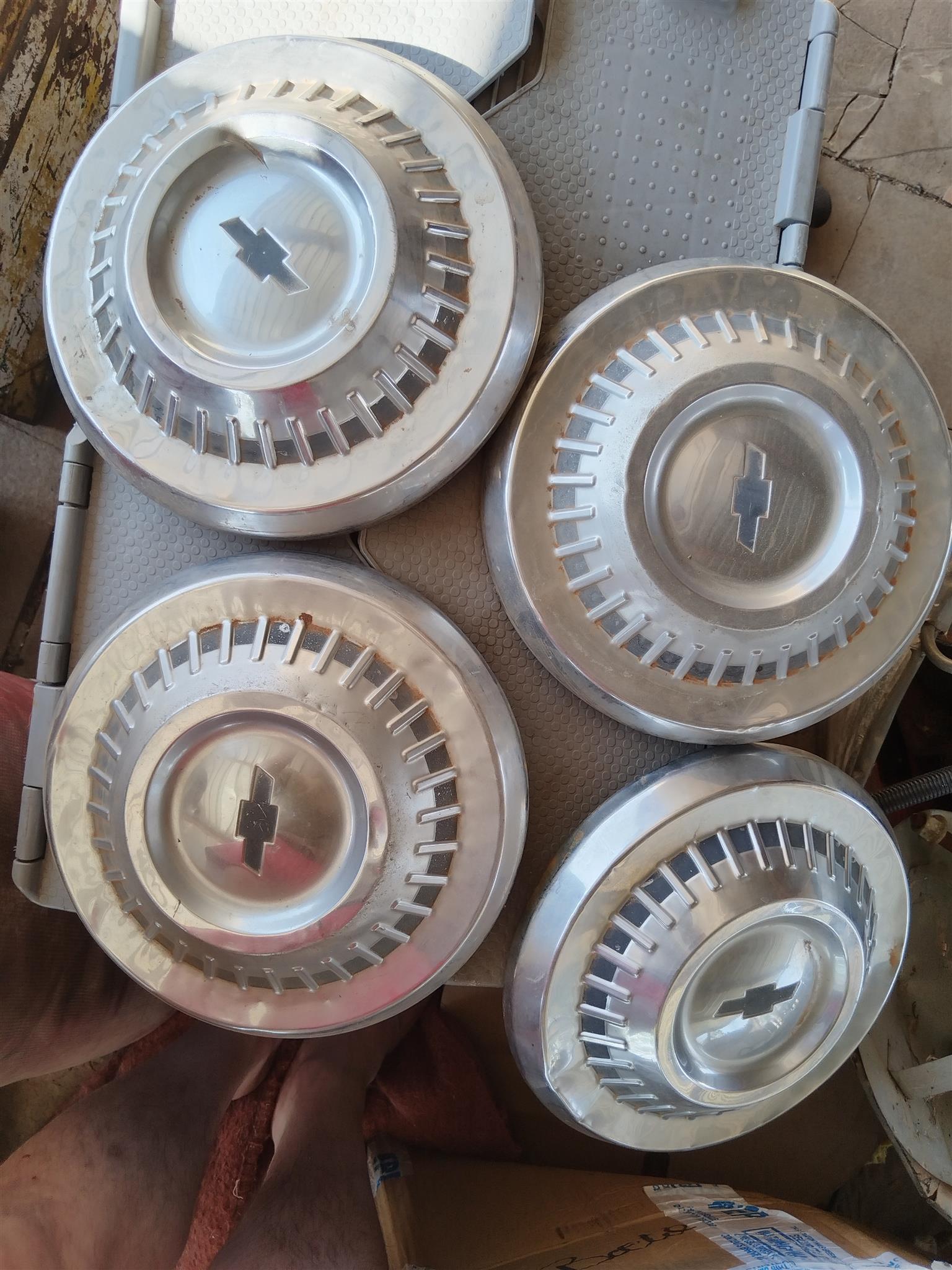 Chevrolet wheelcaps - Private Seller Chevrolet wheelcaps - Private Seller