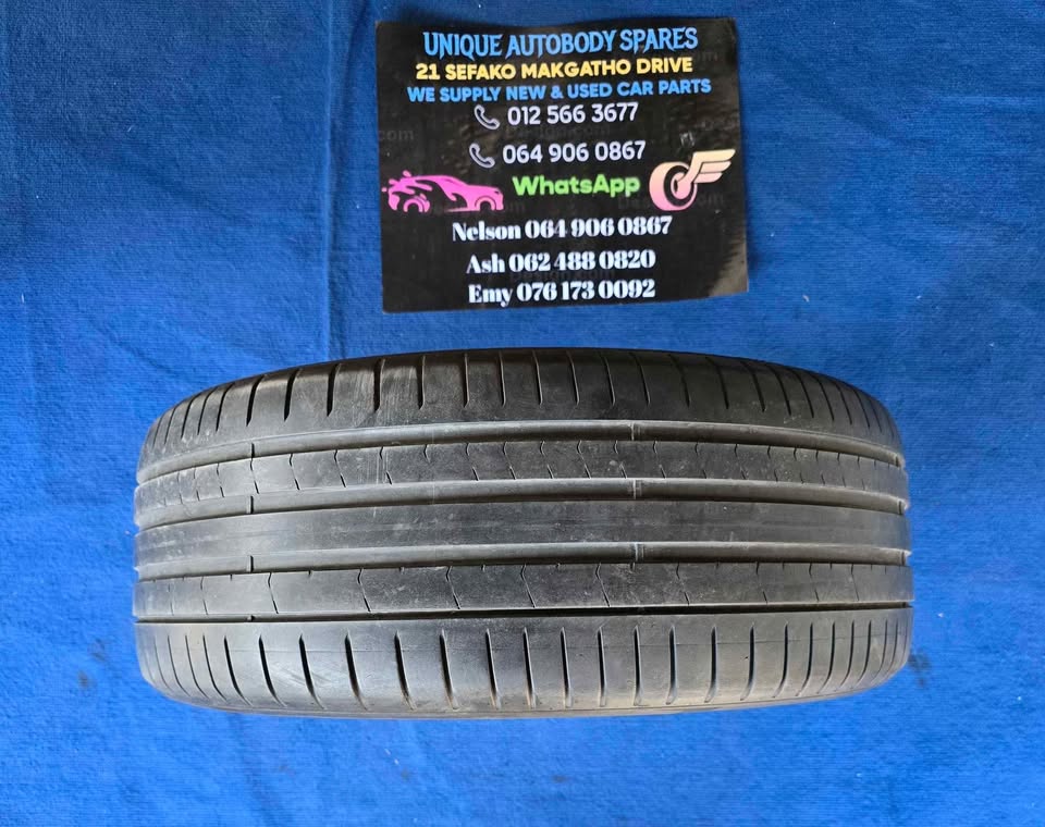 255/40R21 102V Pirelli P-Zero Tire Tyre - Private Seller 255/40R21 102V Pirelli P-Zero Tire Tyre - Private Seller