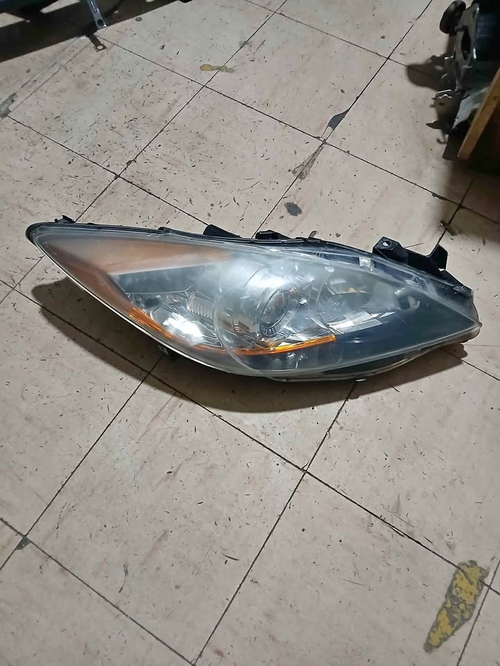 Mazda 3 headlight - Private Seller Mazda 3 headlight - Private Seller