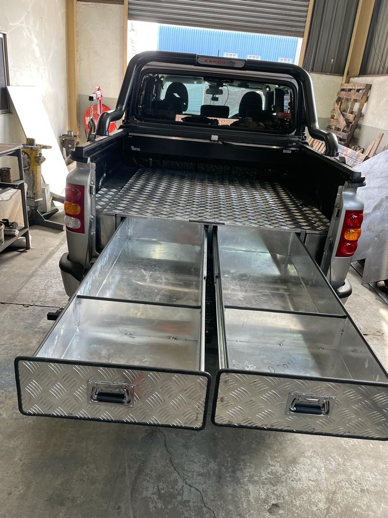 Mahindra two draw toolbox - Private Seller