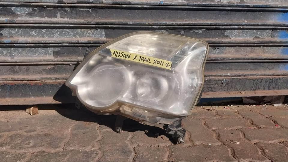 Nissan X-Trail headlight - Private Seller Nissan X-Trail headlight - Private Seller