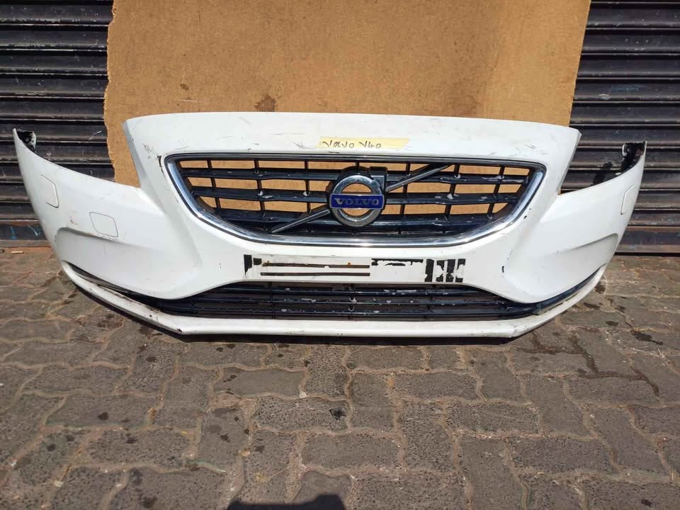 VOLVO V40 COMPLETE FRONT BUMPER - Private Seller VOLVO V40 COMPLETE FRONT BUMPER - Private Seller