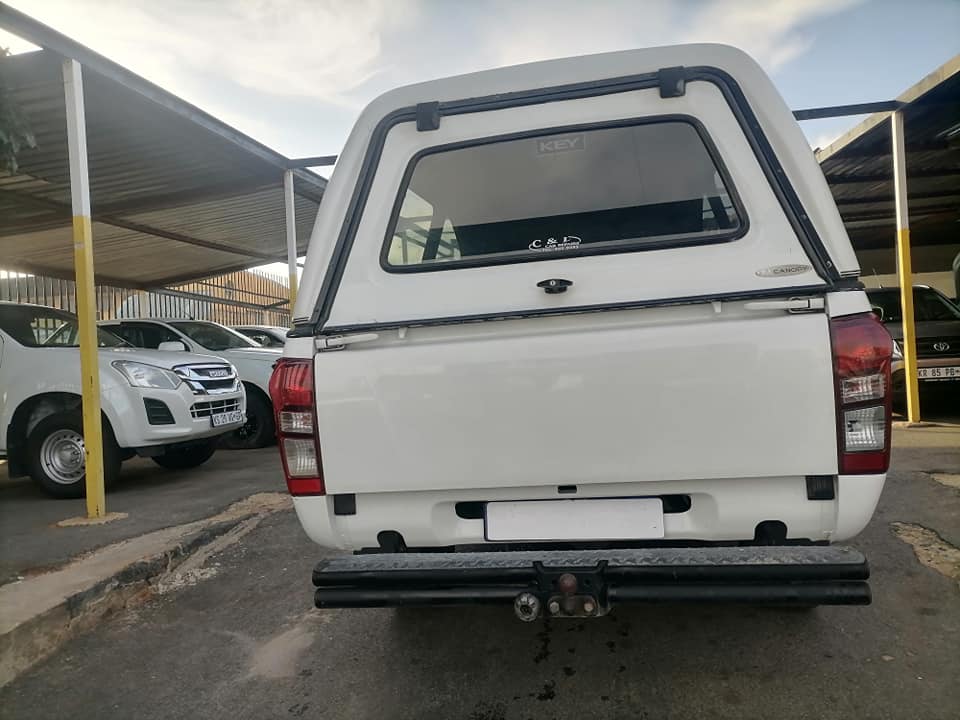 2017 Isuzu Bakkie KB250 With a Canopy