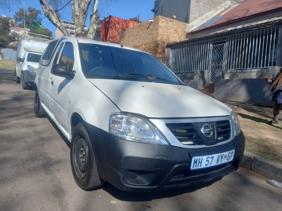 2022 Nissan NP200 1.6 Petrol, Manual, White, 60000kms With canopy