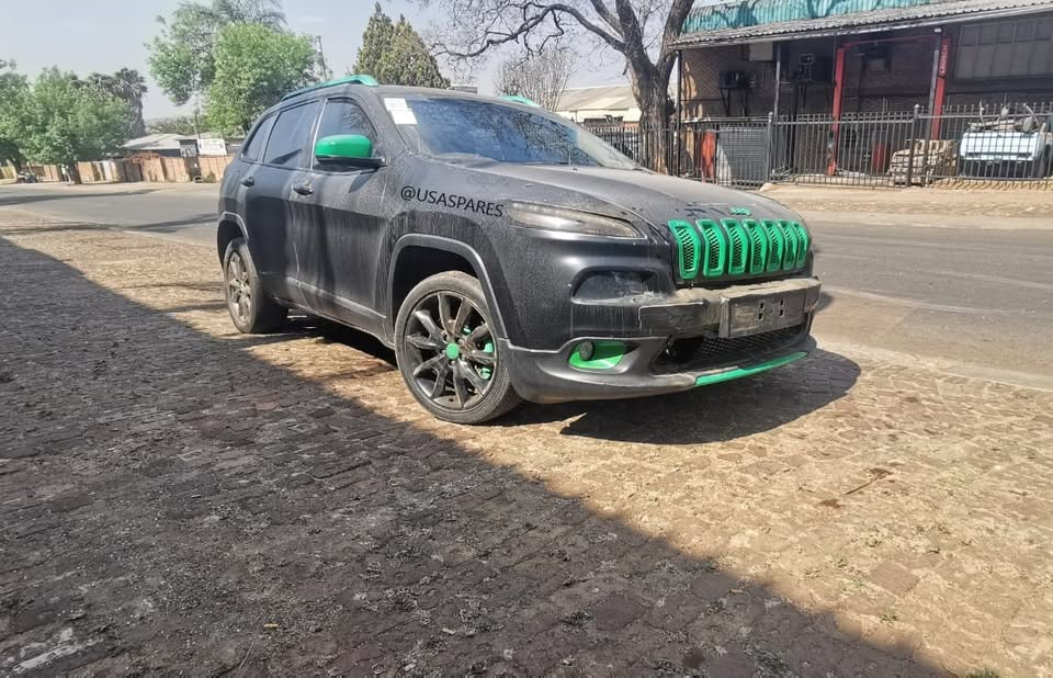 Stripping a 2014 Jeep Cherokee 3.2 KL For Engine Spares - Private Seller