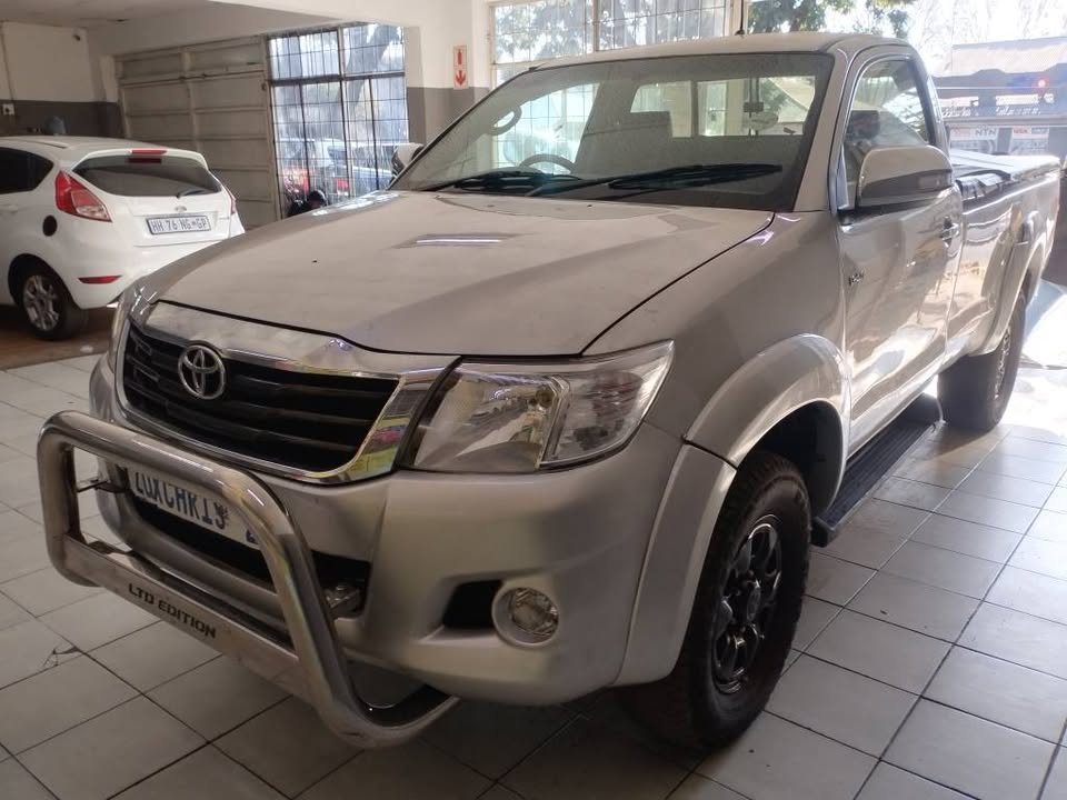 2011 TOYOTA HILUX 2.5D4D RAIDER SINGLE CAB MANUAL