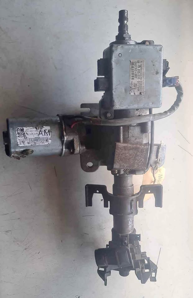 Opel corsa gamma steering column selling for R4500