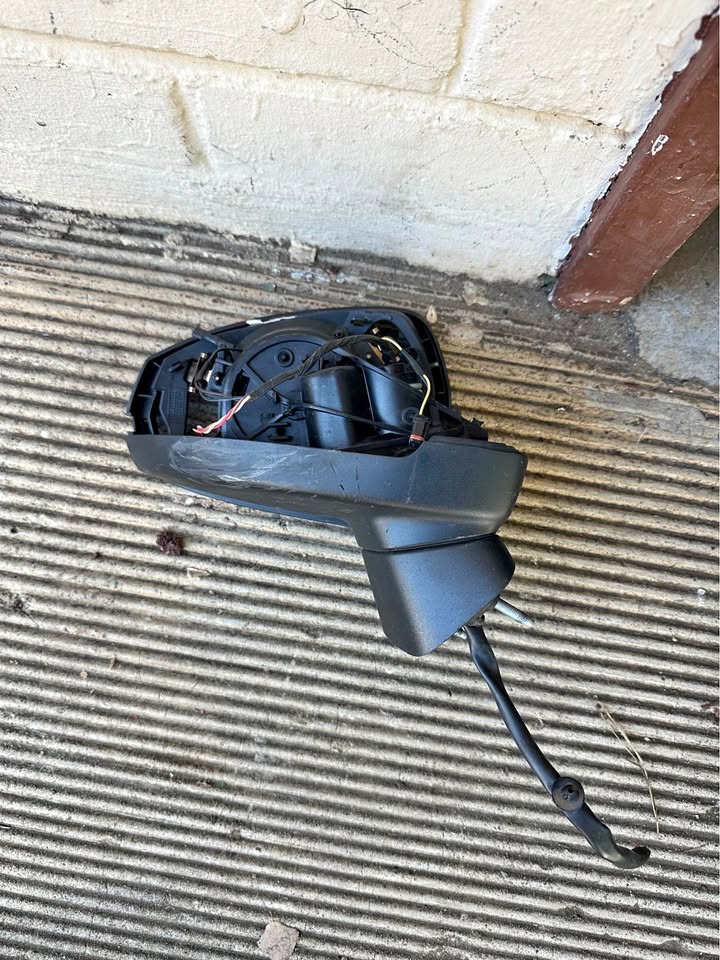 Audi a4 b9 right side mirror shell - Private Seller Audi a4 b9 right side mirror shell - Private Seller