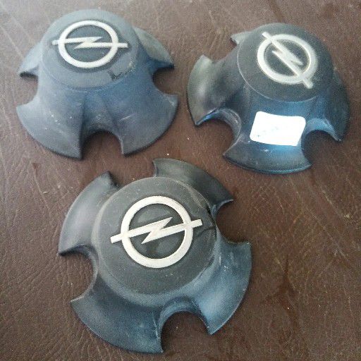 Corsa, centre cap - Private Seller Corsa, centre cap - Private Seller