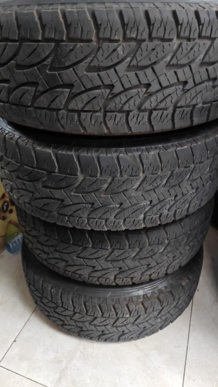17inch Toyota Fj Cruise/Prado original mags with fairly new 265/65/17 Bridgeston - Private Seller