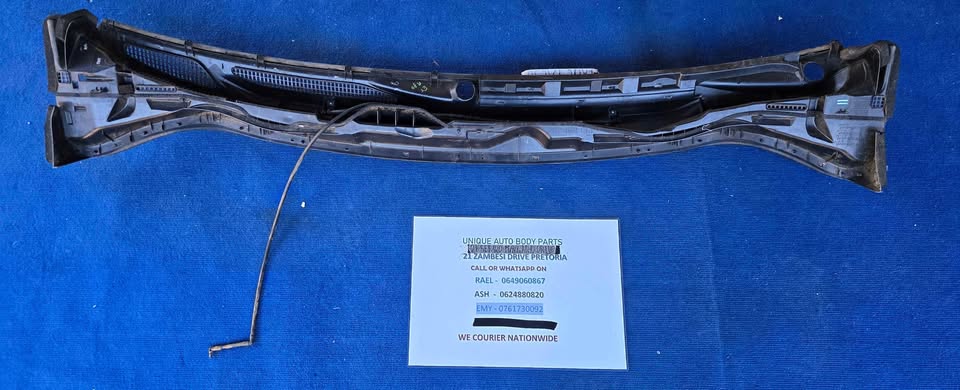 Lexus LX570 Wiper Cowling