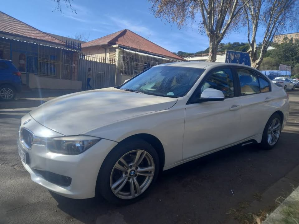 2015 BMW 3series 318i F30 Petrol, Automatic, White, Leather seats Reverse sensors,