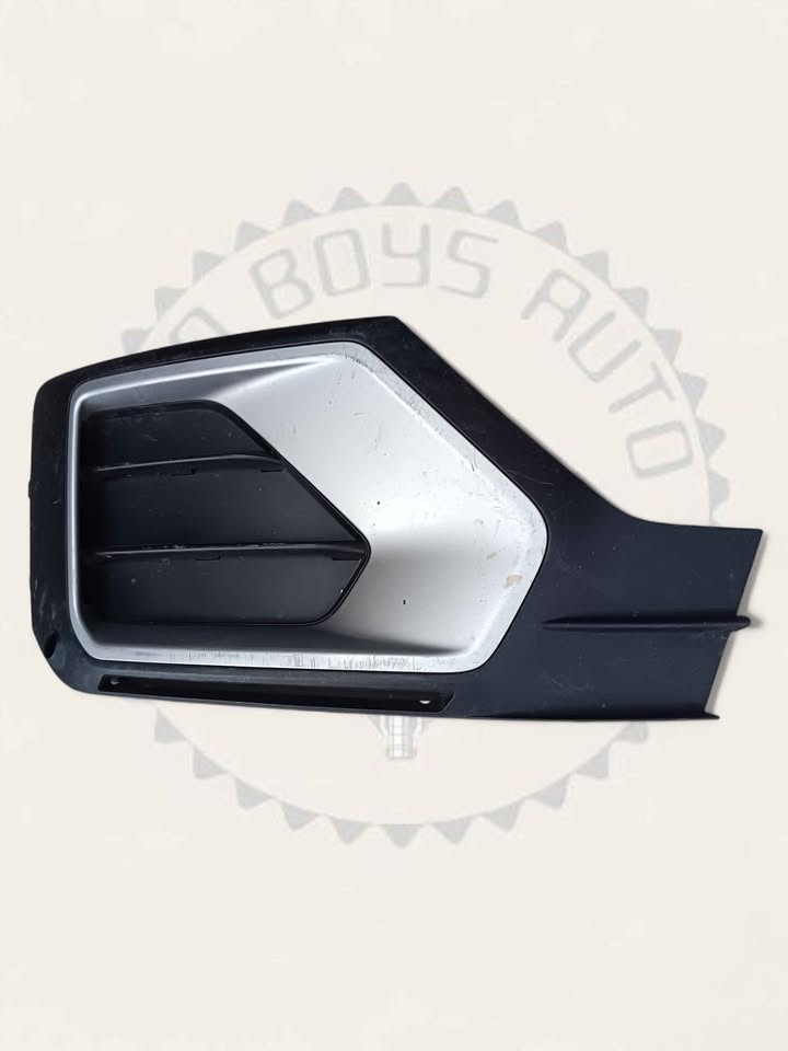 AUDI Q2 RIGHTSIDE FOG LIGHT COVER/GRILLE AVAILABLE FOR SALE - Private Seller AUDI Q2 RIGHTSIDE FOG LIGHT COVER/GRILLE AVAILABLE FOR SALE - Private Seller