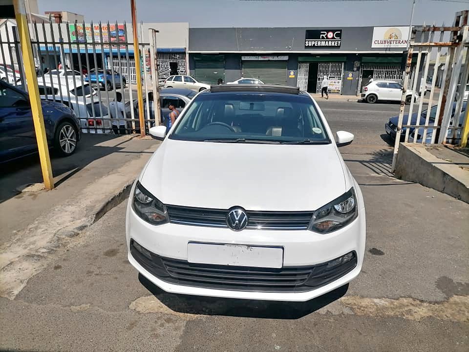 2011 Volkswagen polo 6 1.4 Hatchback with a leather seat and sunroof
