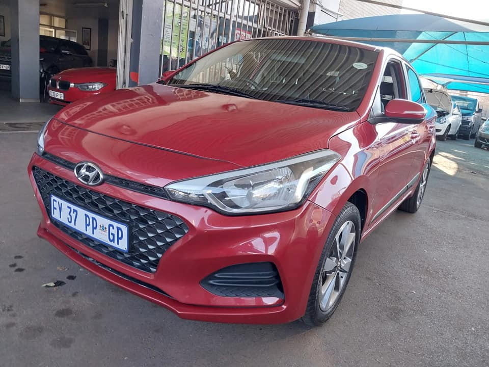 2017 HYUNDAI I20 1.4 70 000KM MAROON COLOR AUTOMATIC PETROL