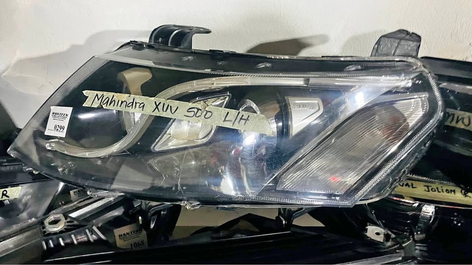 Mahindra XUV500 headlight - Private Seller Mahindra XUV500 headlight - Private Seller