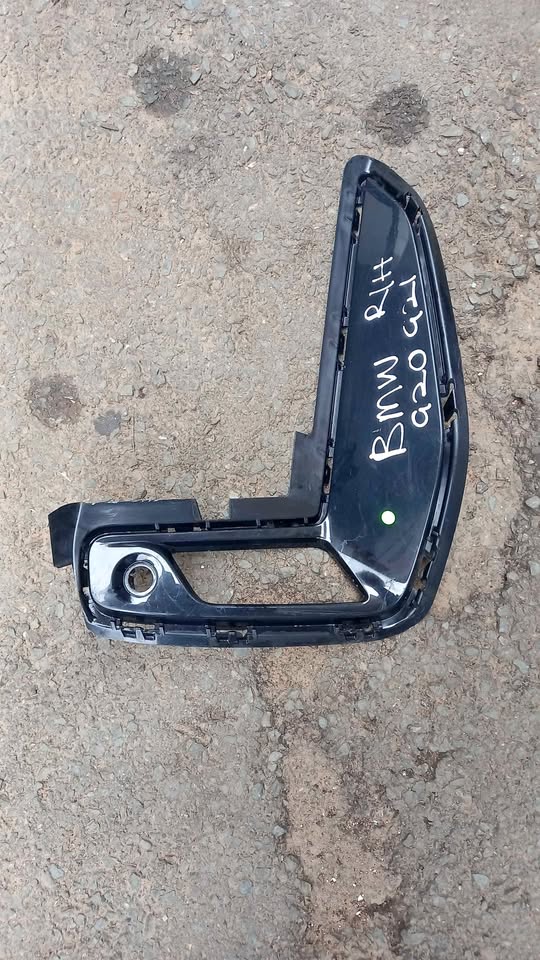 BMW G20 G21 FOGLIGHT COVER RIGHT SIDE - Private Seller BMW G20 G21 FOGLIGHT COVER RIGHT SIDE - Private Seller