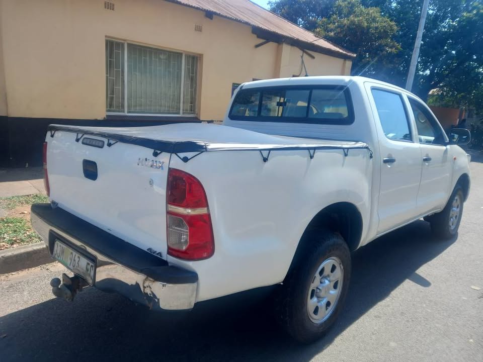 2015 Toyota Hilux Double Cab 2.5 D4D SRX DIESEL, MANUAL 4X4, 88000kms