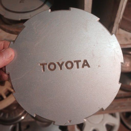 Toyota, centre cap - Private Seller Toyota, centre cap - Private Seller