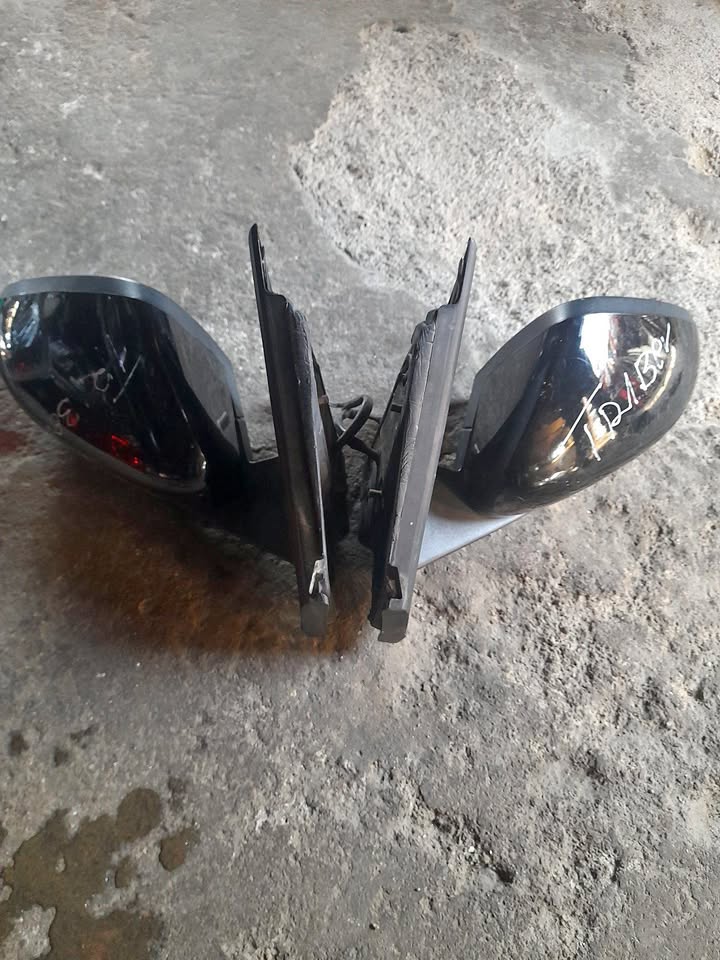 RENAULT TRIBER SIDE MIRRORS AVAILABLE - Private Seller RENAULT TRIBER SIDE MIRRORS AVAILABLE - Private Seller