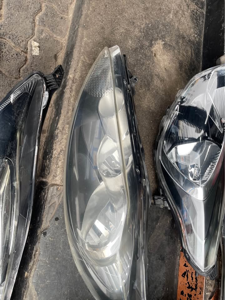 Ford Fiesta Fish mouth Headlight left side - Private Seller Ford Fiesta Fish mouth Headlight left side - Private Seller