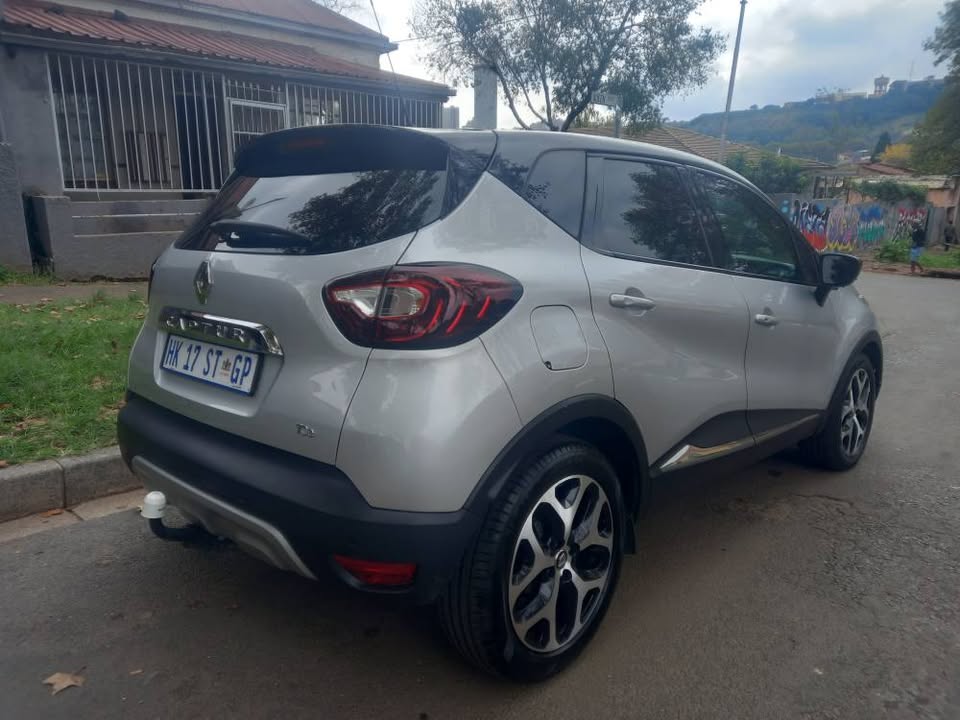 2018 RENAULT CAPTUR 900T PETROL, MANUAL, SILVER,SERVICE BOOK, SPARE KEY.