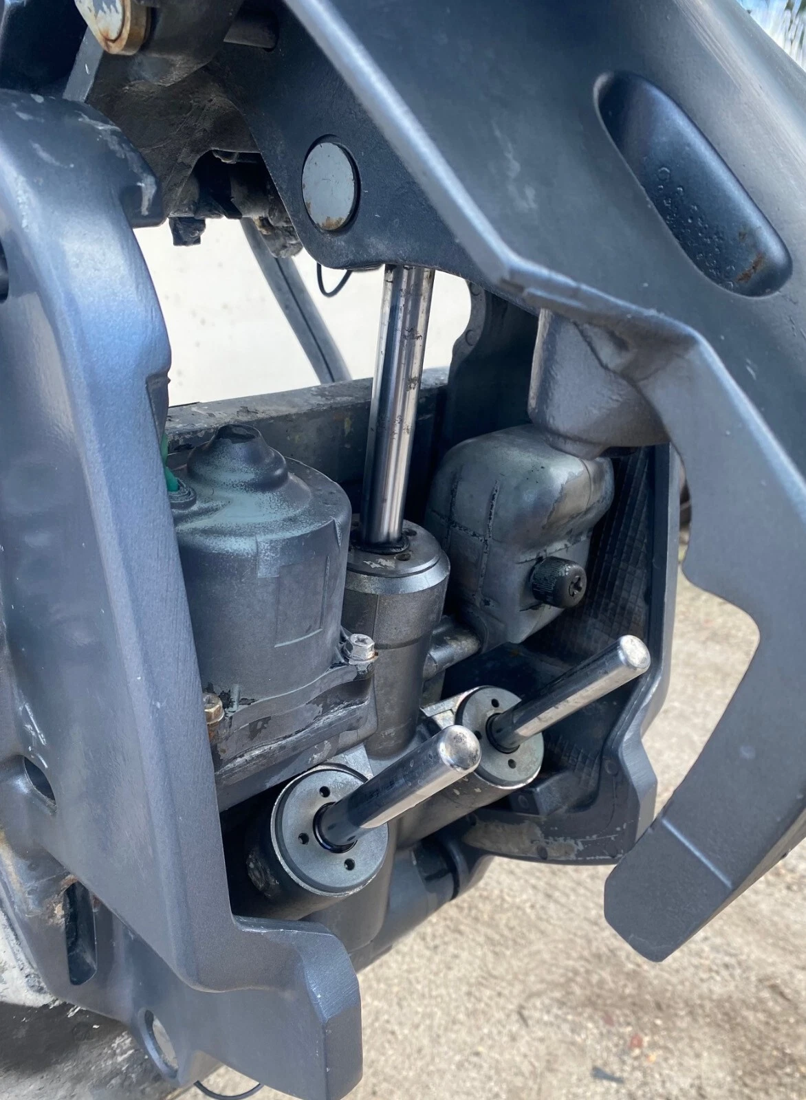 1999 Yamaha 150 HP Carbureted 25” Outboard Motor