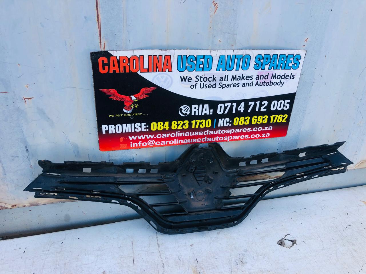 Renault Captur radiator grill (no badge) - Private Seller