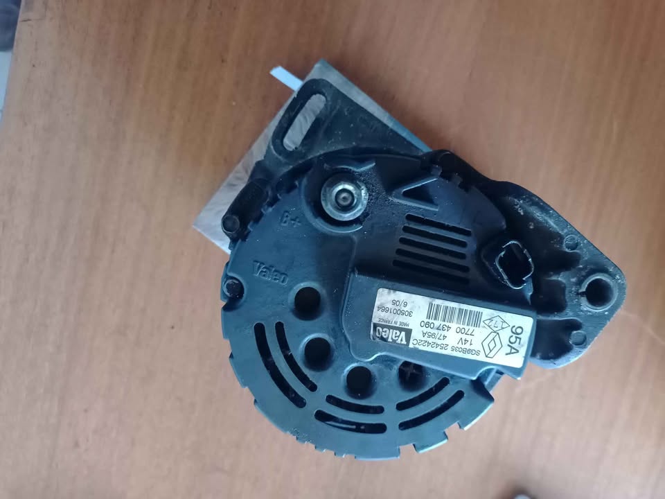 14 volt Alternator Renault - Private Seller 14 volt Alternator Renault - Private Seller